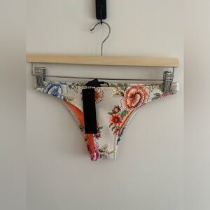 NWT triangl ivory floral printed‎ bikini bottoms size xs